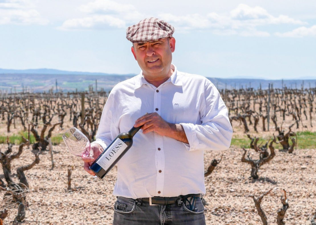 Load video: Explore the beautiful vineyard of Loess Wines in Ribera del Duero, one of Spain&#39;s most renowned wine regions. 🍇 Winemaker Jaime Sáez de la Hoya shares his passion for wine and how the unique terroir and traditions create Loess&#39; characterful red wines.